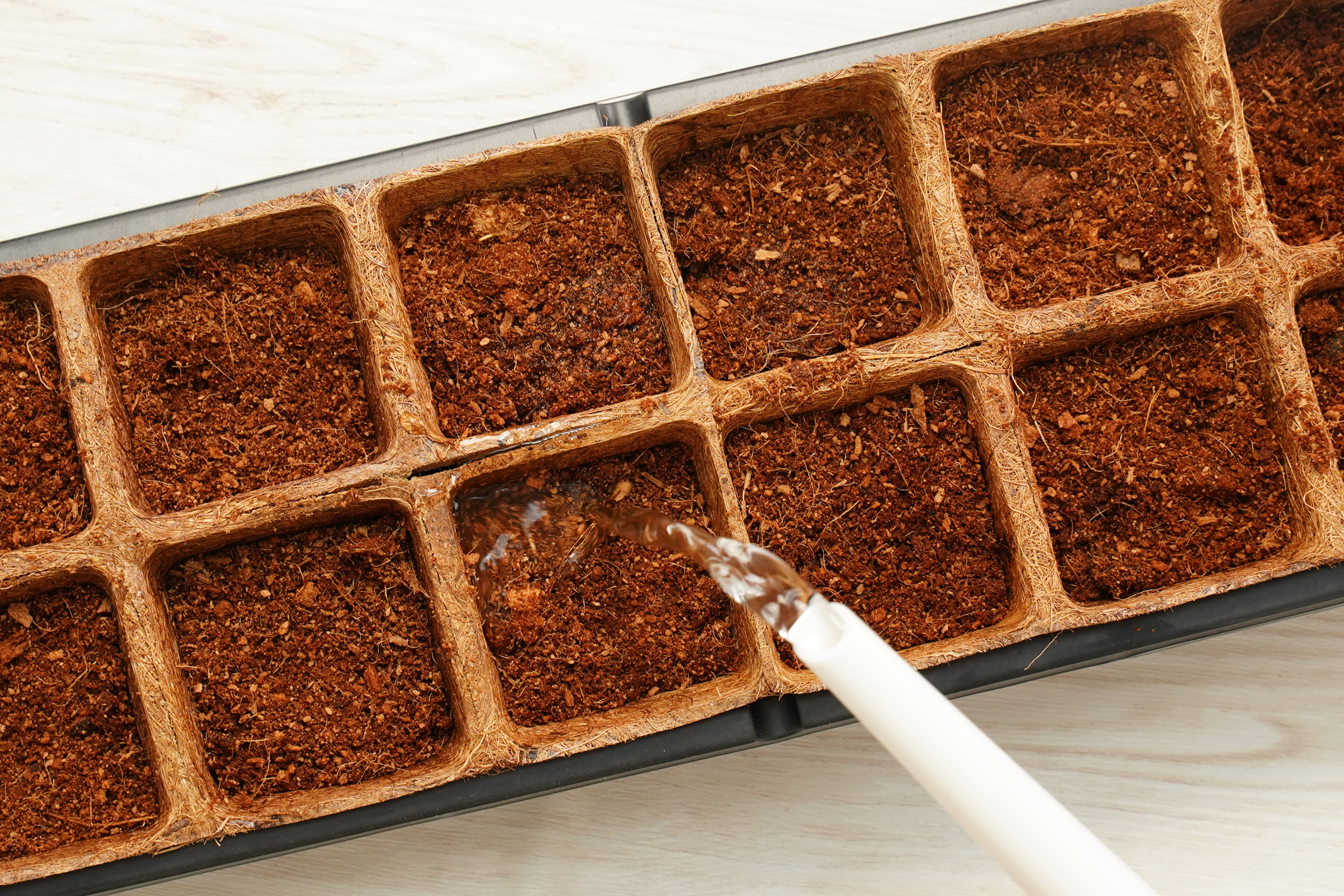 16 Pot Coconut Coir Pot Greenhouse Kit
